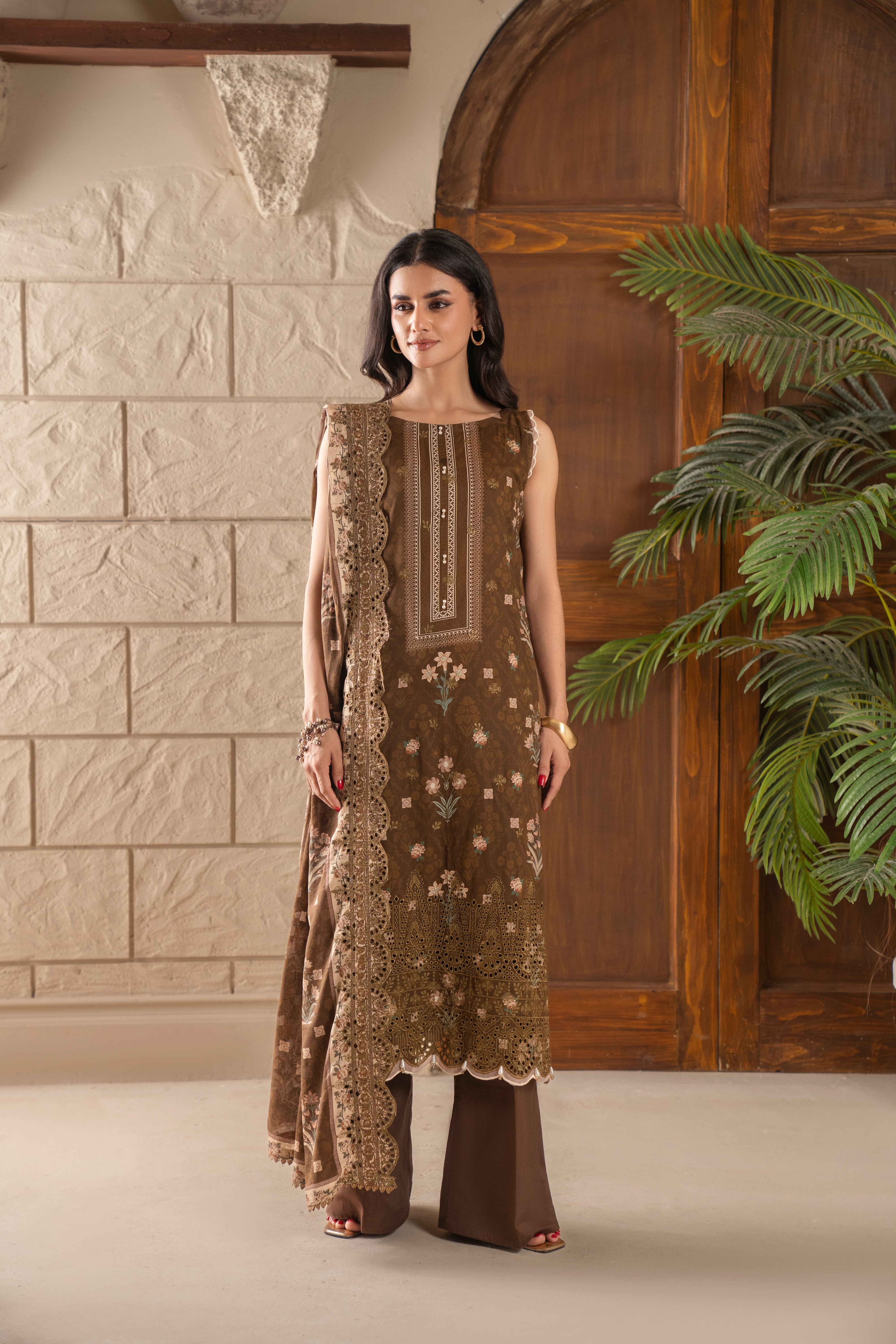 D738 - Collection Embroidered